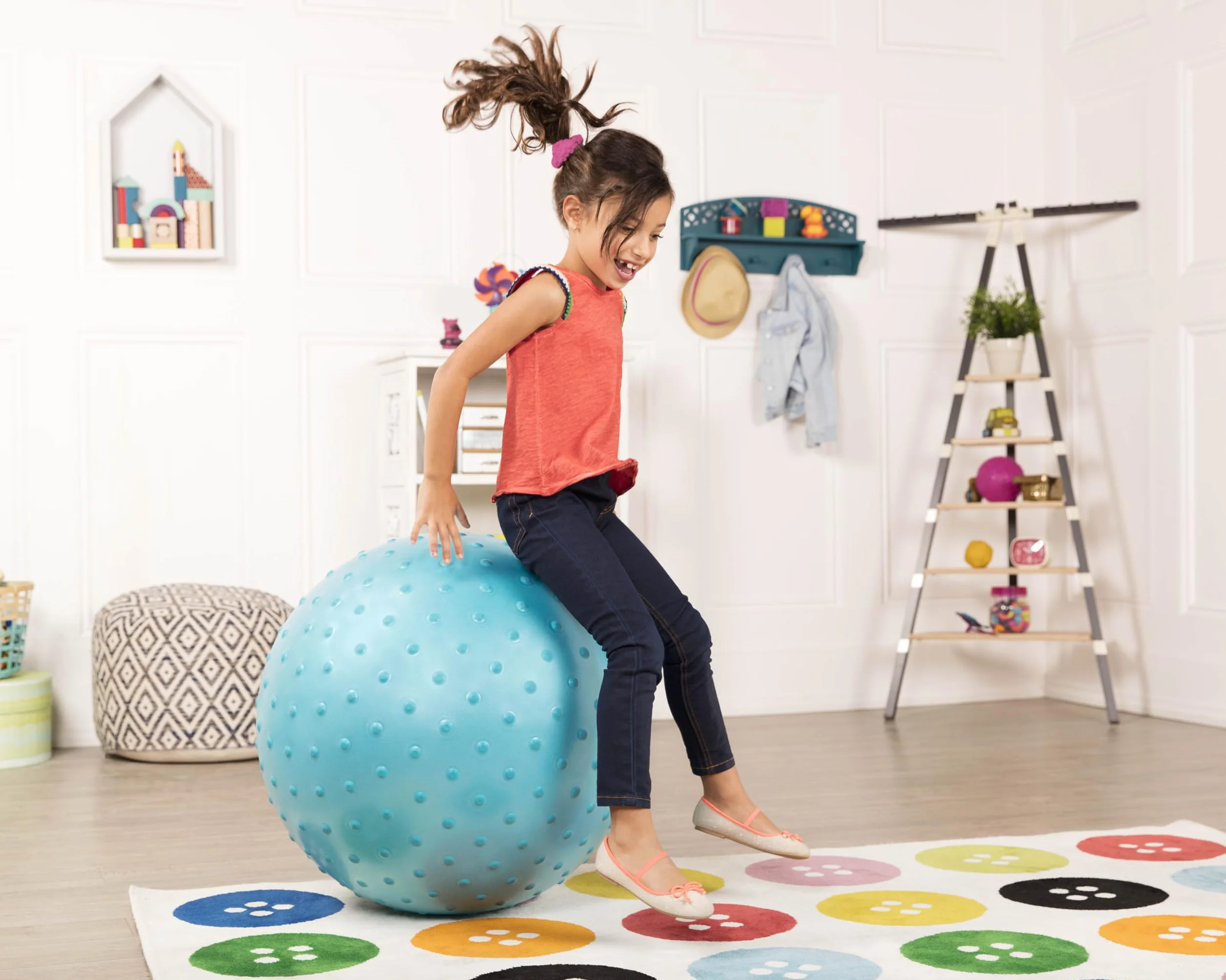 B. toys Duża piłka do skakania dla dzieci, 66 cm, niebieska piłka do skakania z wypustkami i pompką ręczną do zabawy, siedzenia i skakania – dla dziewcząt i chłopców od 3 lat