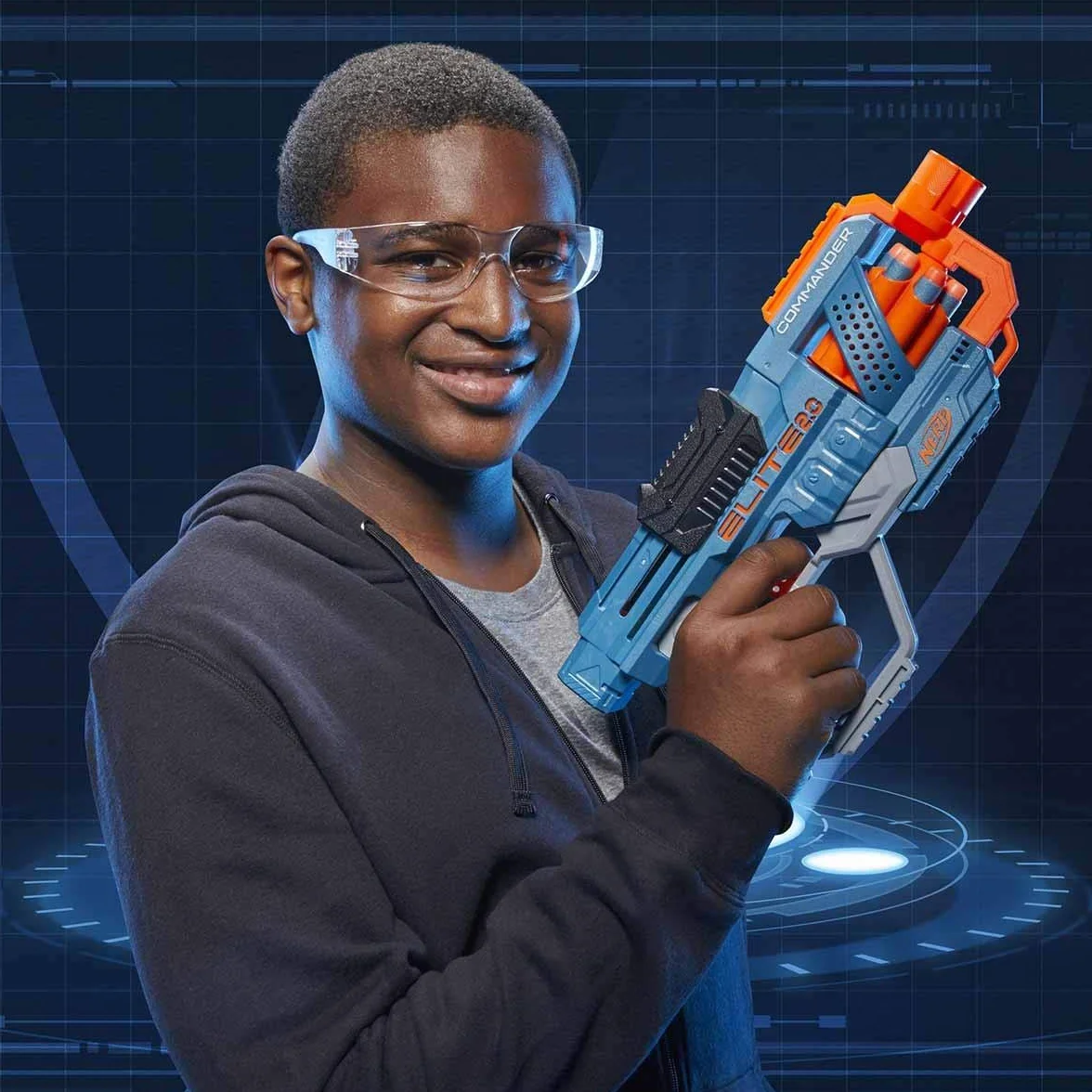 Wyrzutnia Nerf Elite 2.0 Commander RD-6, 12 oryginalnych strzałek Nerf, 6-strzałkowy magazynek obrotowy, szyny na akcesoria, miejsca mocowania lufy i kolby.