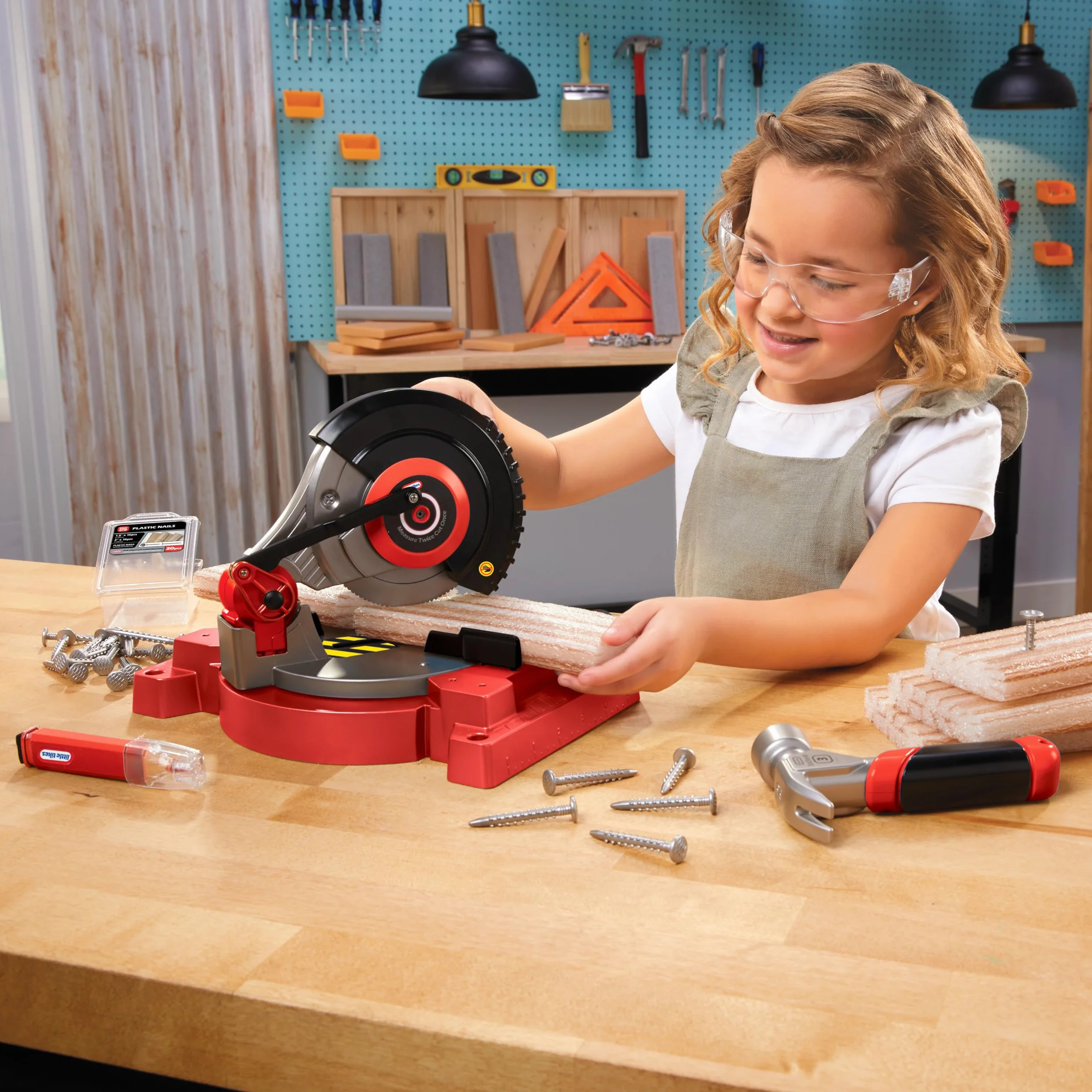 Little Tikes Creatieve Construction Power Cuts Set - Zestaw Zawiera 6 Akcesoriów do Zabawy w Majsterkowanie i Odgrywanie Ról. Dla Chłopców i Dziewczynek od 3. Roku Życia