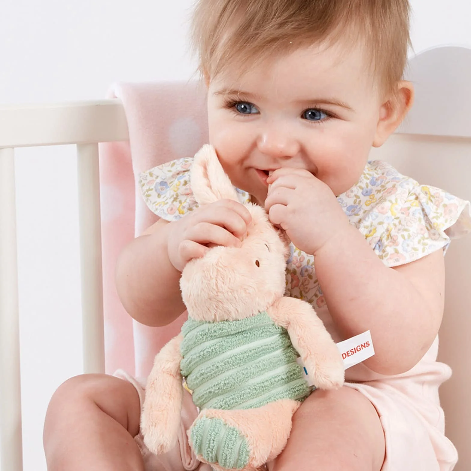 Official Disney Classic Winnie the Pooh & Friends Piglet - Soft Plush - Baby Gifts - Teddy Bear - Soft Toy by Rainbow Designs