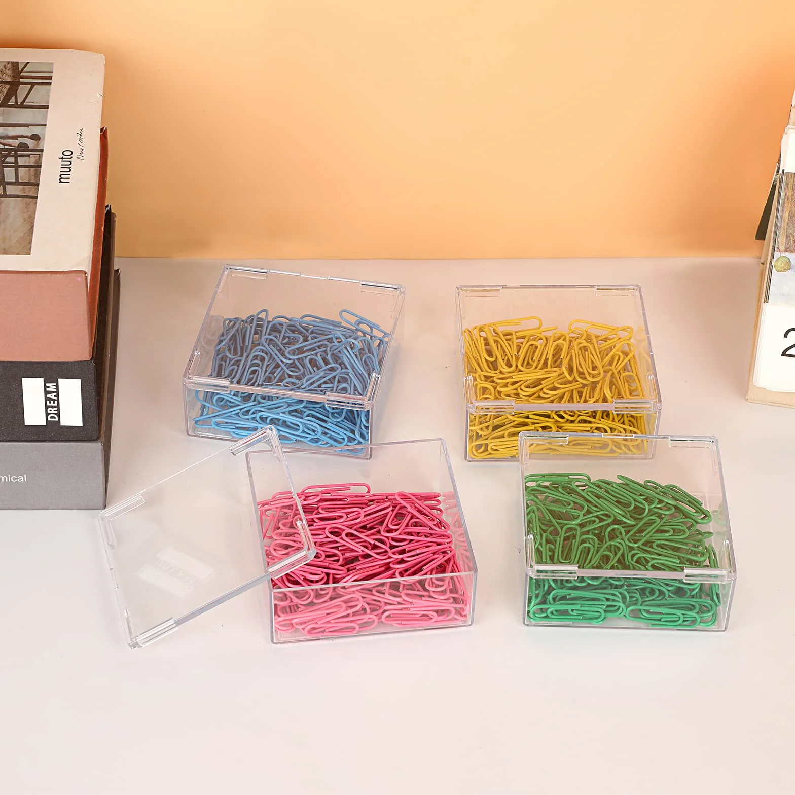 BTSKY 4-pak kwadratowych przezroczystych uchwytów na krążek hokejowy do układania w stos, plastikowa kostka, pudełko do hokeja na lodzie, gablota, pamiątka, ekspozycja, przechowywanie, pokazujący